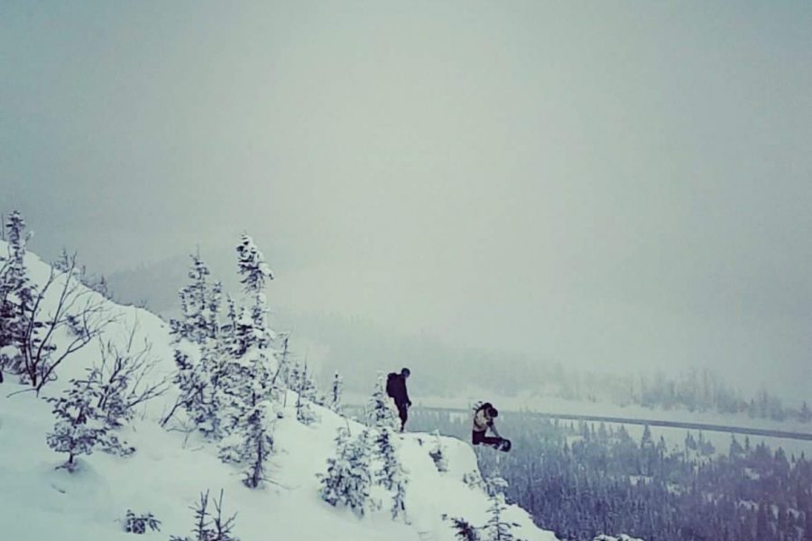 S’amuser dans 1 mètre de neige en Gaspésie : la tempête de l’hiver